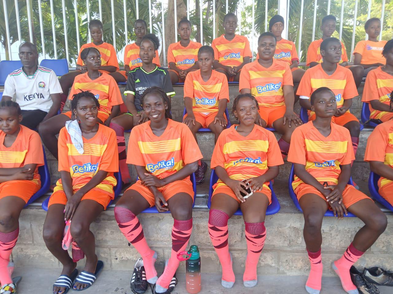 Kidogo Basi Girls Soccer Academy vor ihrem ersten großen Turnier